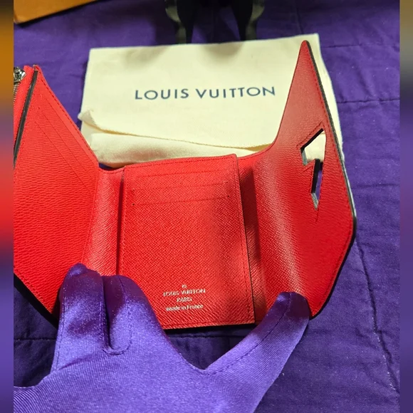 Louis Vuitton Red Epi Coquelicot Twist Lock Compact Wallet with Silver Logo - Picture 11 of 15